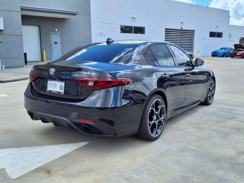 2022 Alfa Romeo Giulia VeloceImage 11