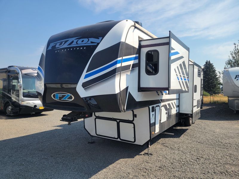 Used 2021 KEYSTONE RV FUZION 373 Image 2