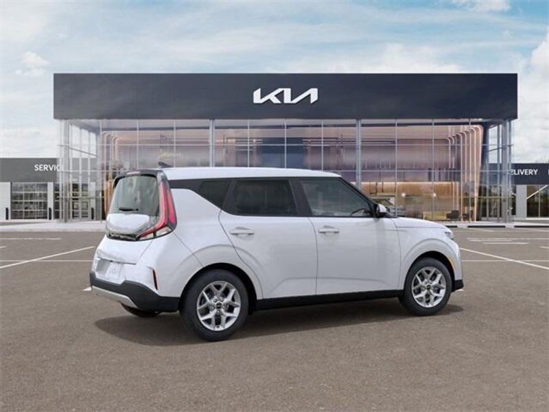 2025 Kia Soul LXImage 6