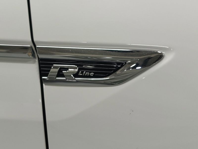 Used 2021 Volkswagen Tiguan SE AWD R-Line Black w/SunroofImage 4