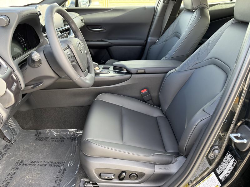 New 2026 Lexus UX 300hImage 18