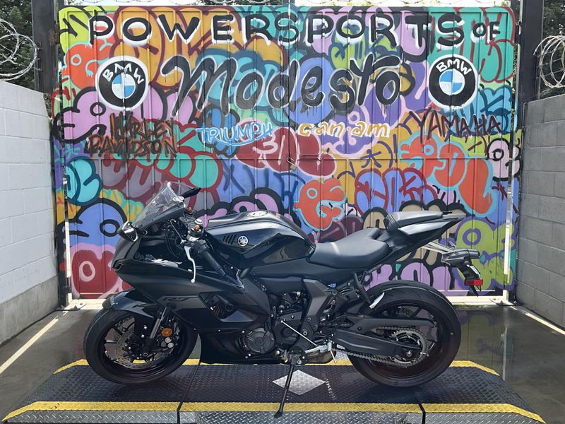 New 2025 Yamaha YZF-R7 Image 8