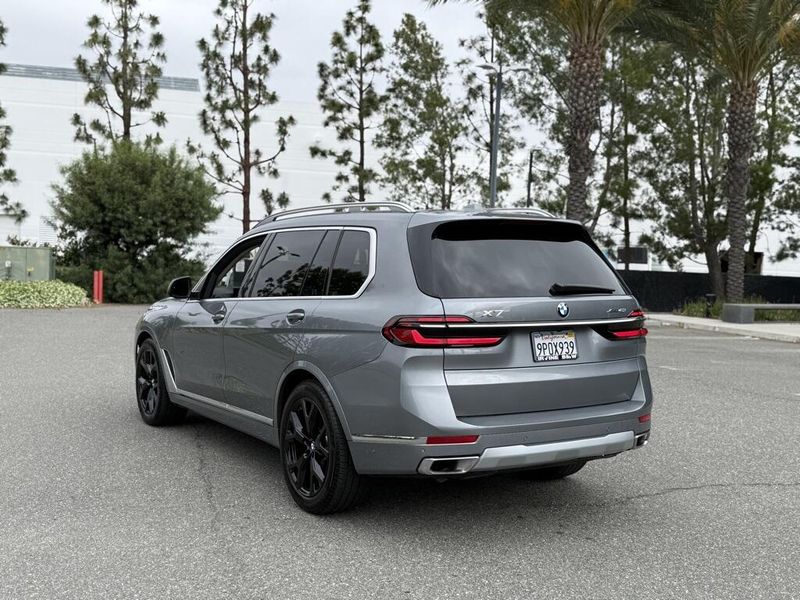2025 BMW X7 xDrive40iImage 8