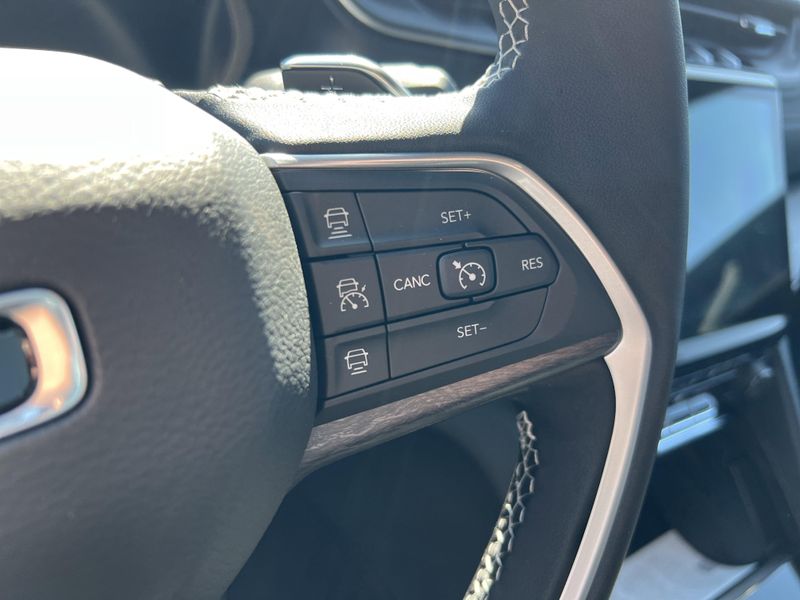 New 2025 Jeep Grand Cherokee L Limited 4x4Image 22