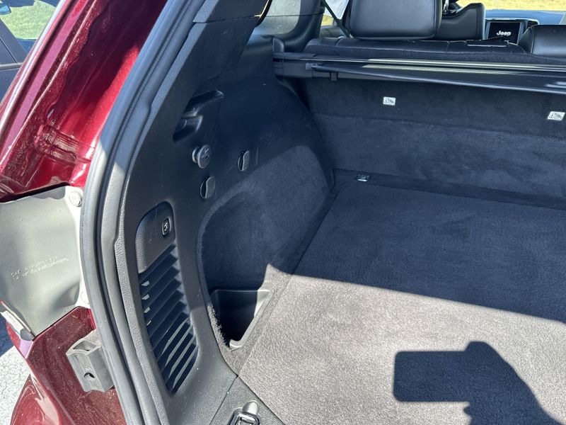 Used 2018 Jeep Grand Cherokee LimitedImage 16