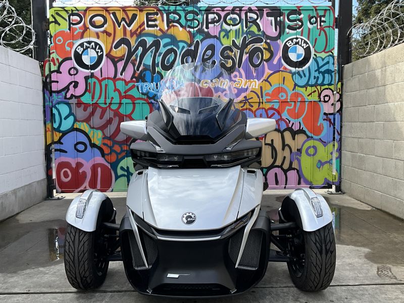 2024 Can-Am SPYDER RT LIMITED Image 3