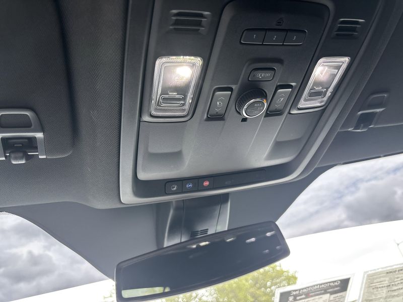 Used 2022 Chevrolet Suburban Z71Image 40