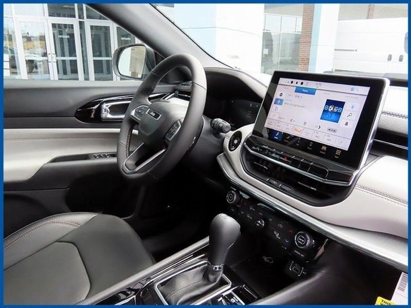 2023 Jeep Compass LimitedImage 8