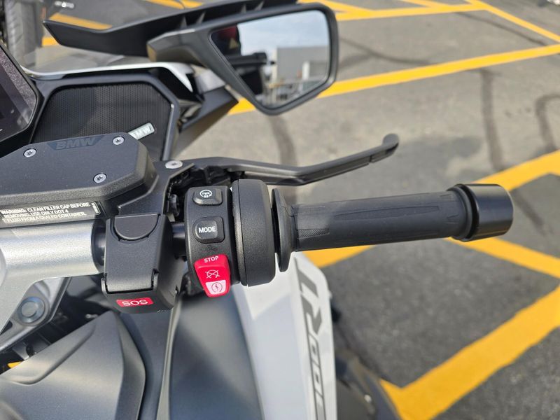 New 2026 BMW R1300RT Image 11