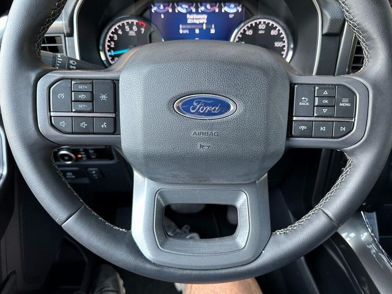2023 Ford F-150 XLT photo 3