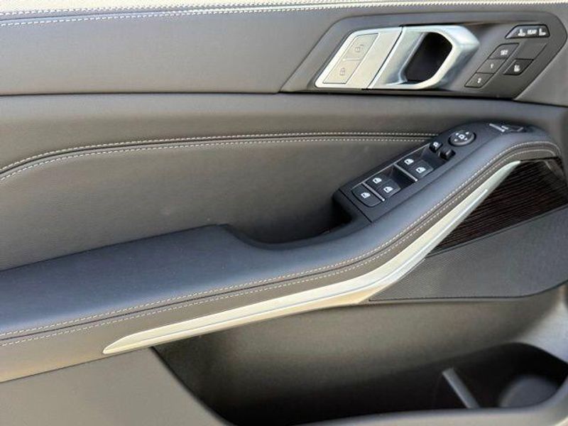 New 2026 BMW X7 xDrive40iImage 13