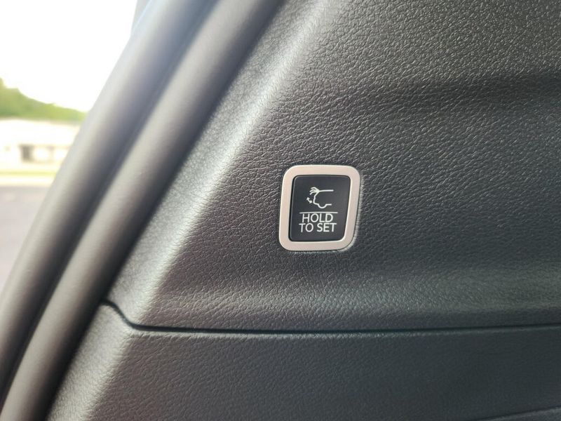 New 2027 Chrysler Pacifica Select