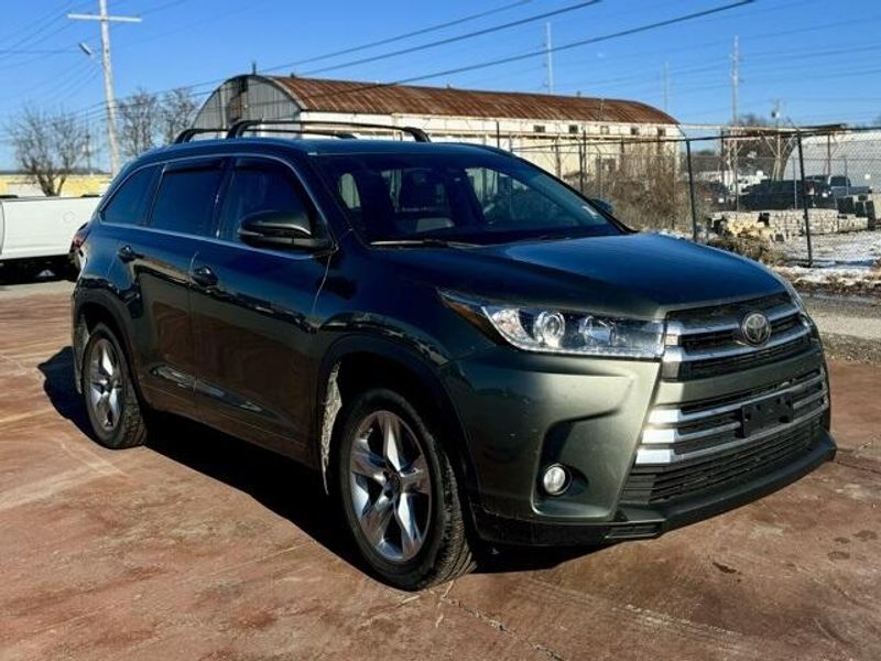 2018 Toyota Highlander LimitedImage 3