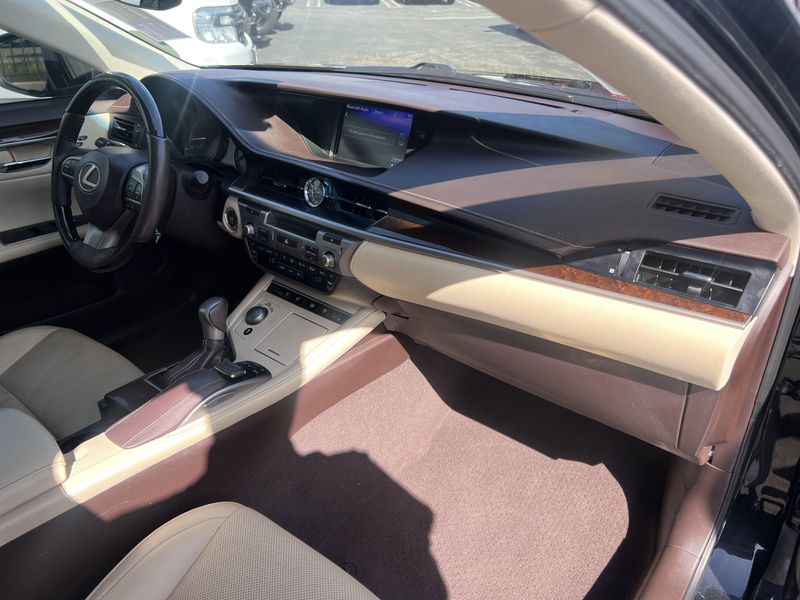 2017 Lexus ES 350Image 29