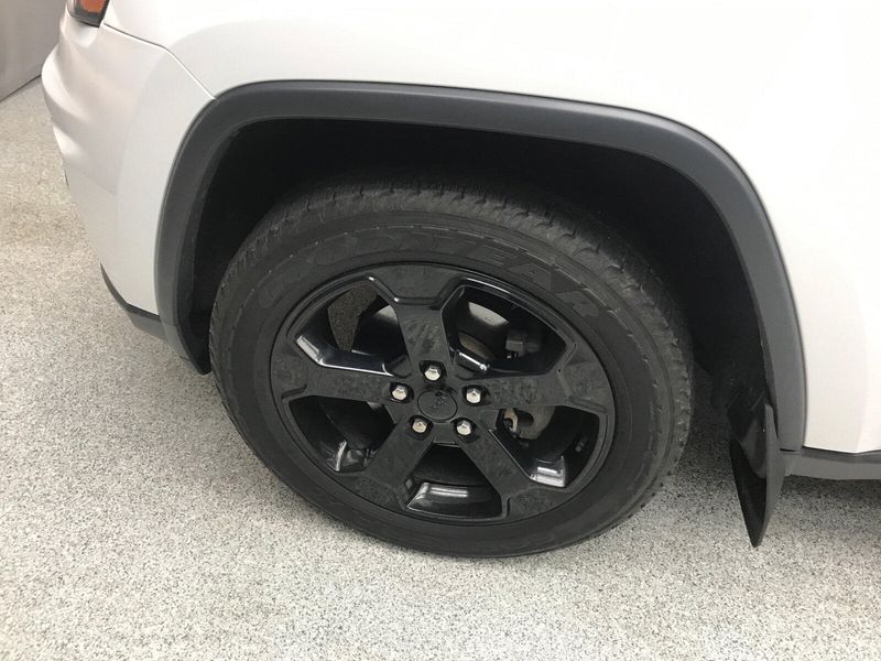 2019 Jeep Grand Cherokee UplandImage 2
