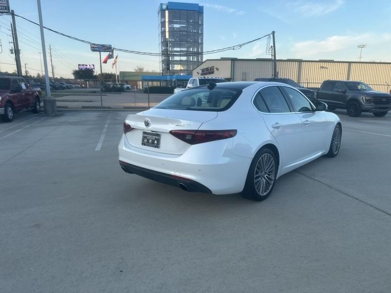 Used 2017 Alfa Romeo Giulia TiImage 5