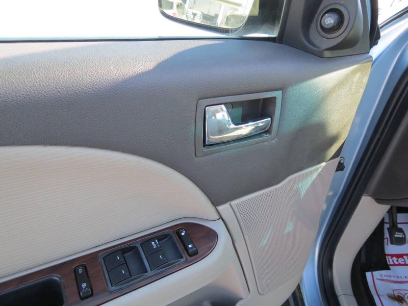 Used 2009 Ford Taurus SEL 4dr SedanImage 17