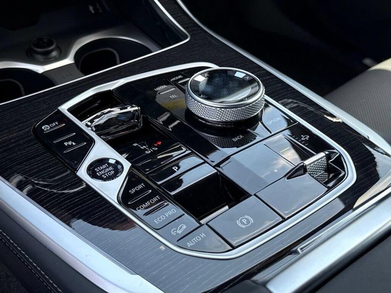 New 2027 BMW X7 xDrive40iImage 24