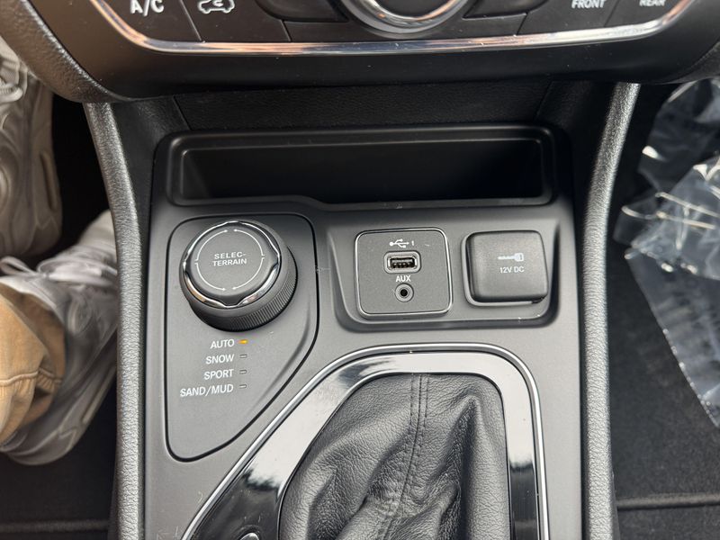 Used 2022 Jeep Cherokee LimitedImage 22