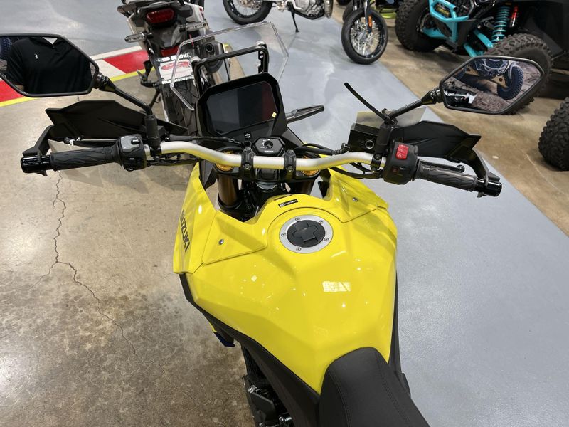 New 2025 Suzuki V-STROM 800DE Image 11