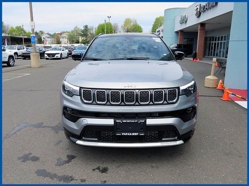 2023 Jeep Compass LimitedImage 3