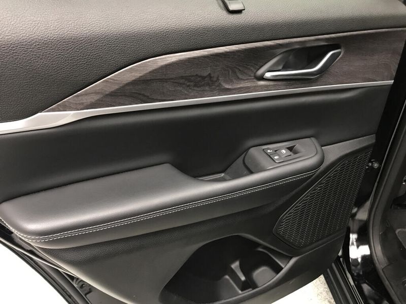 Used 2024 Jeep Grand Cherokee LimitedImage 17