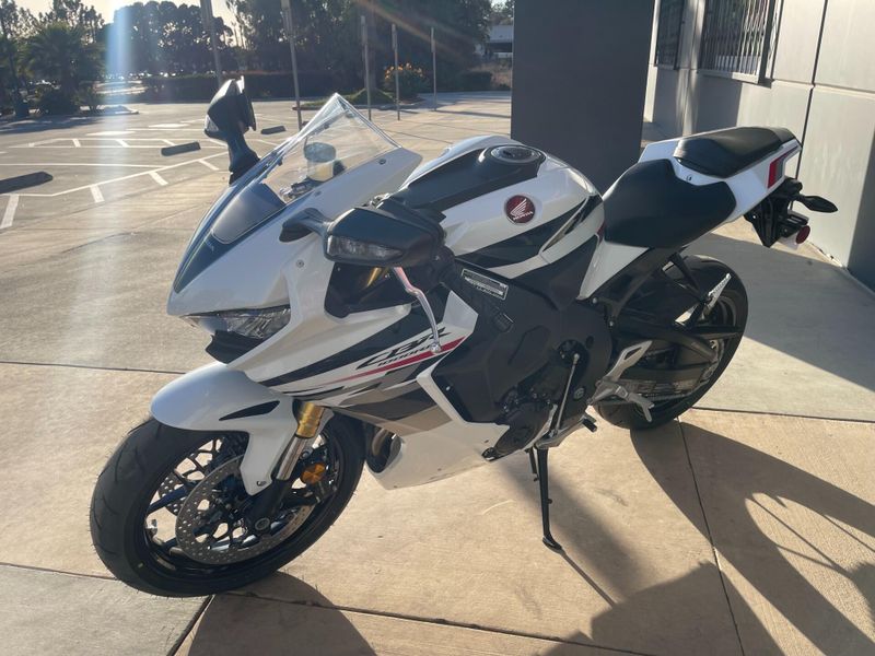 New 2025 Honda CBR1000RR Image 15