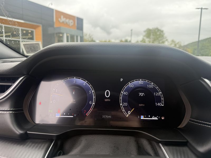 Used 2024 Jeep Grand Cherokee L Laredo