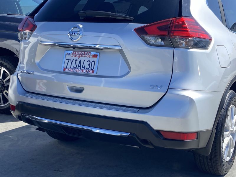 Used 2017 Nissan Rogue SVImage 4