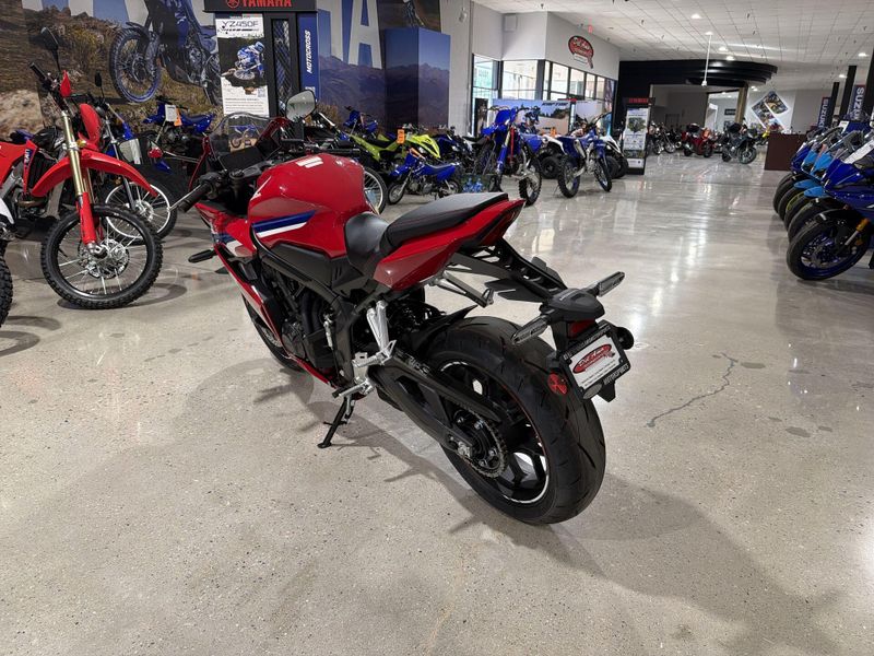 New 2026 Honda CBR650R E-CLUTCH Image 15