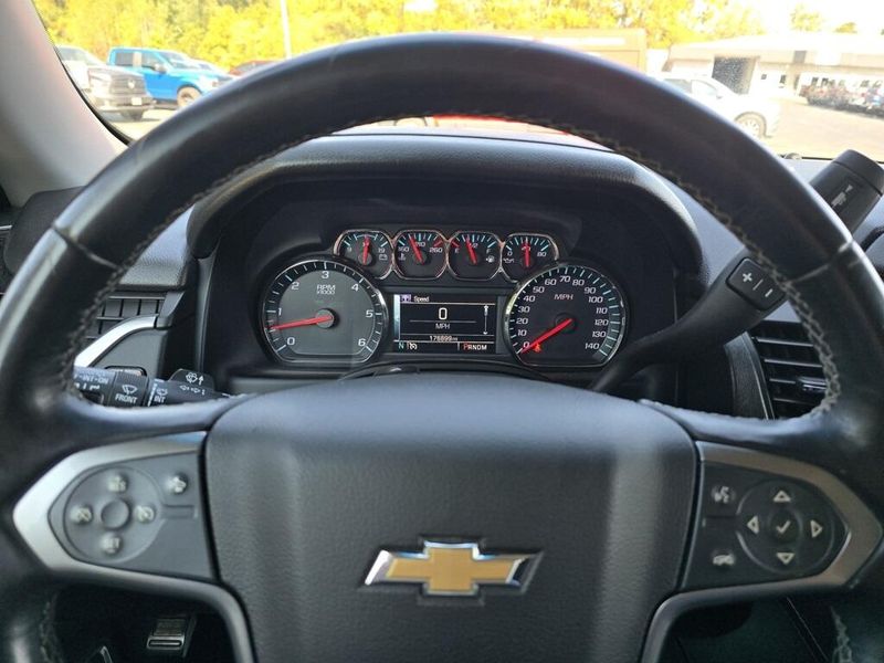 2015 Chevrolet Suburban 1500 LT photo 13