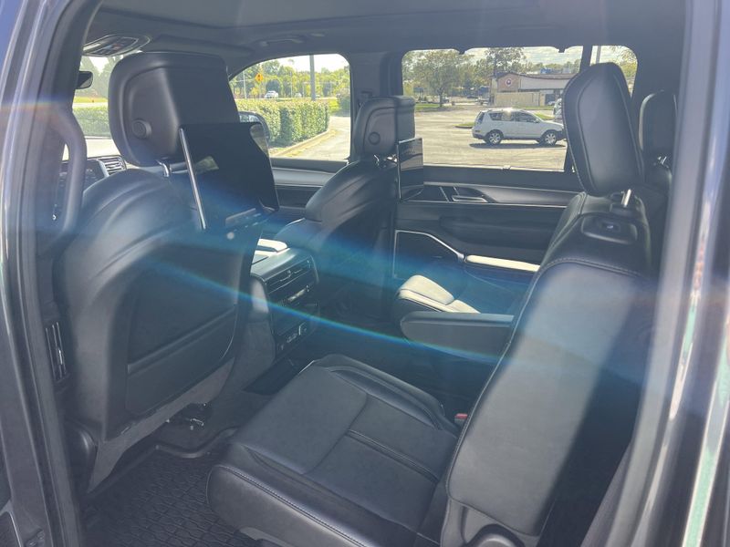 2024 Jeep Wagoneer L Series II CarbideImage 15
