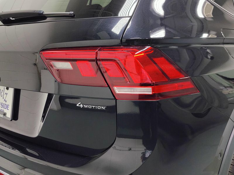 Used 2024 Volkswagen Tiguan AWD SEL R-Line w/Sunroof/NavImage 5