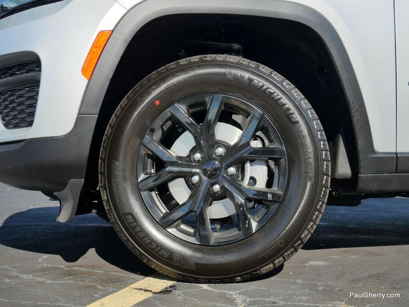 New 2025 Jeep Grand Cherokee Altitude X 4x4