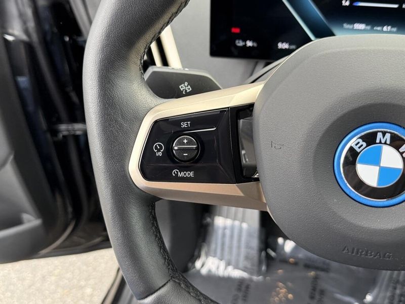 2025 BMW iX xDrive50Image 24