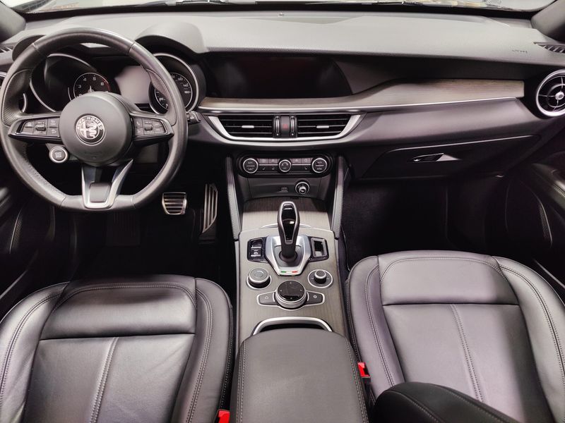 Used 2022 Alfa Romeo Stelvio Ti AWD w/Sunroof & NavImage 21