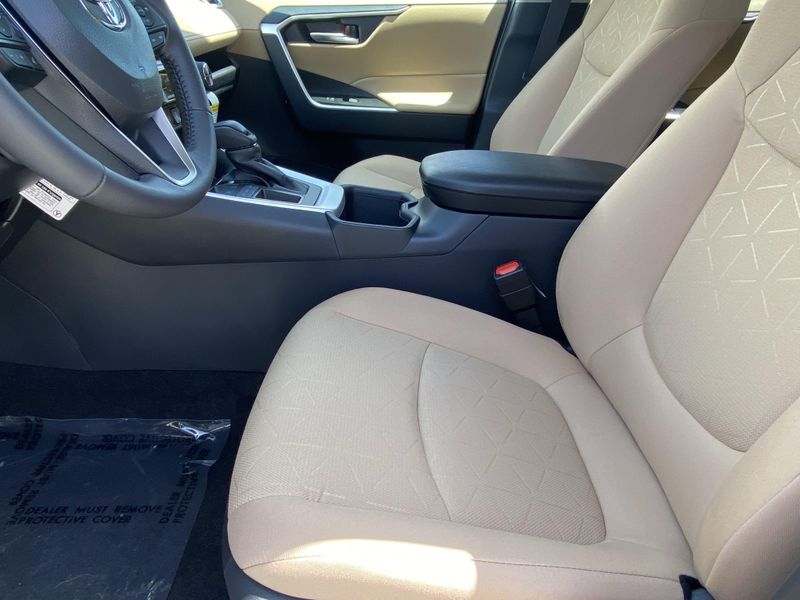 2025 Toyota RAV4 XLEImage 14