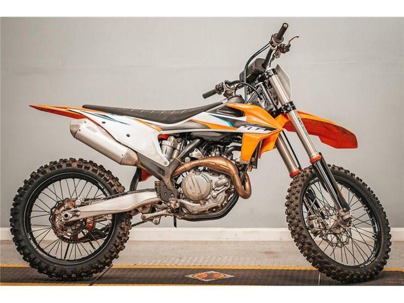 2021 KTM SX 350 F in a Orange exterior color. New England Powersports 978 338-8990 pixelmotiondemo.com 