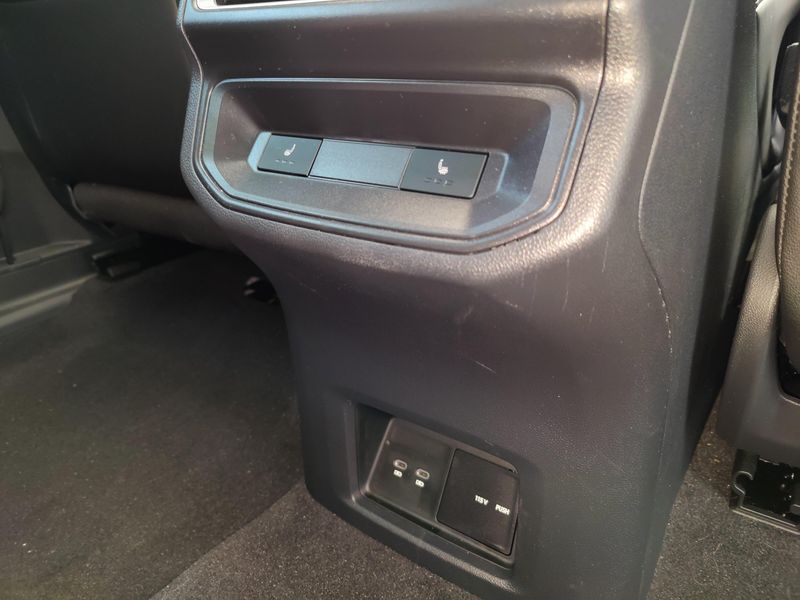 Used 2026 Volkswagen Atlas Cross Sport SEL AWD R-Line Black w/Sunroof/NavImage 16