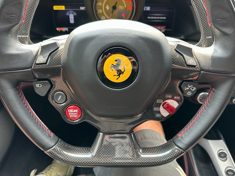 2017 Ferrari 488 GTB BaseImage 3