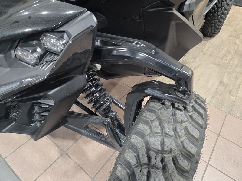 2025 Can-Am MAVERICK R X RS 999T DCT TRIPLE BLACK Image 25