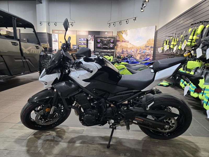 NEW 2026 KAWASAKI Z900 ABS Image 4