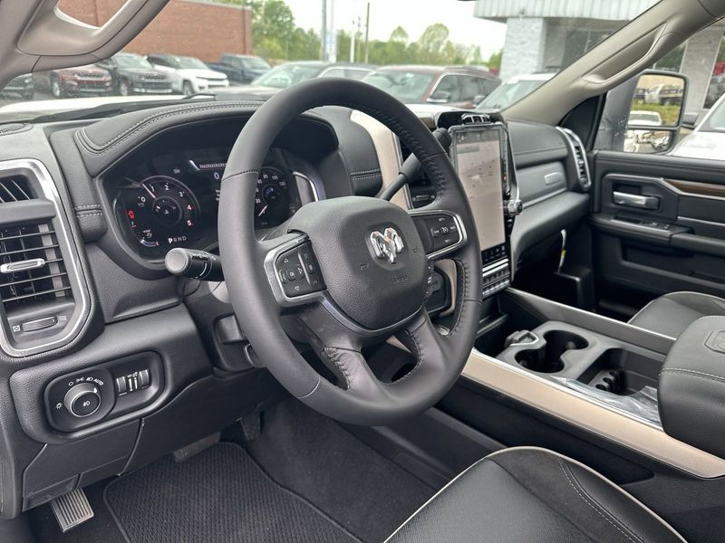 2024 RAM 3500 Laramie Crew Cab Chassis 4x4 60