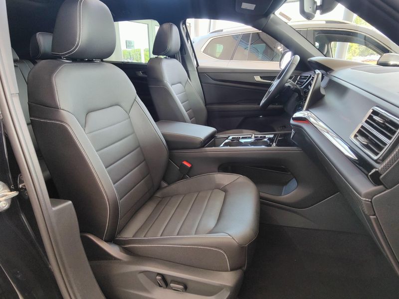 Used 2026 Volkswagen Atlas Cross Sport SEL AWD R-Line Black w/Sunroof/NavImage 5
