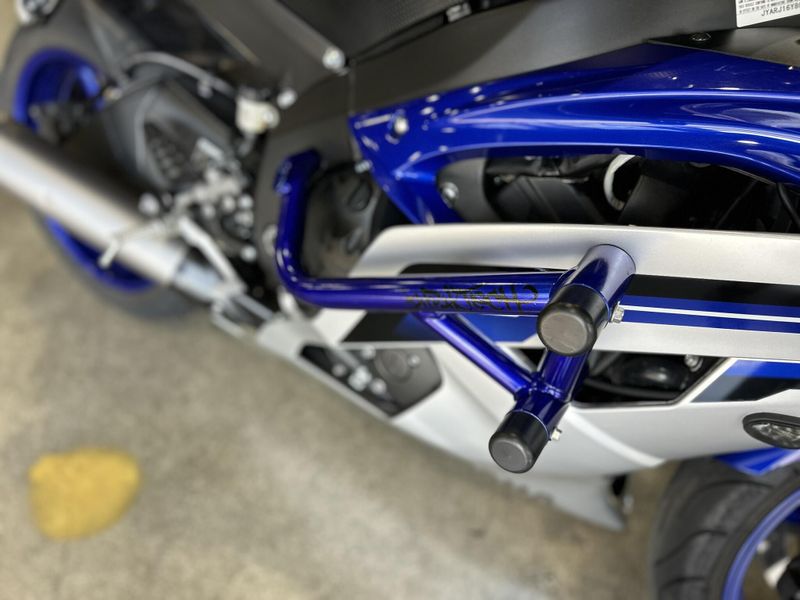 Used 2016 Yamaha YZF-R6 Image 2