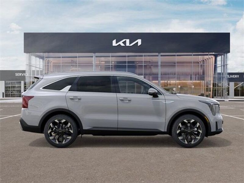 New 2025 Kia Sorento SXImage 7