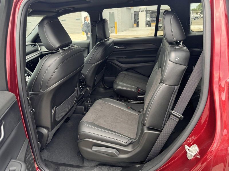 2024 Jeep Grand Cherokee L Altitude XImage 15