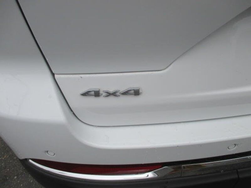 Used 2023 Jeep Grand Cherokee LaredoImage 12