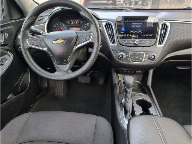 Used 2024 Chevrolet Malibu LTImage 32