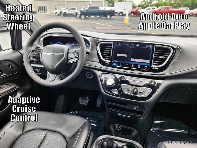 New 2026 Chrysler Pacifica Select